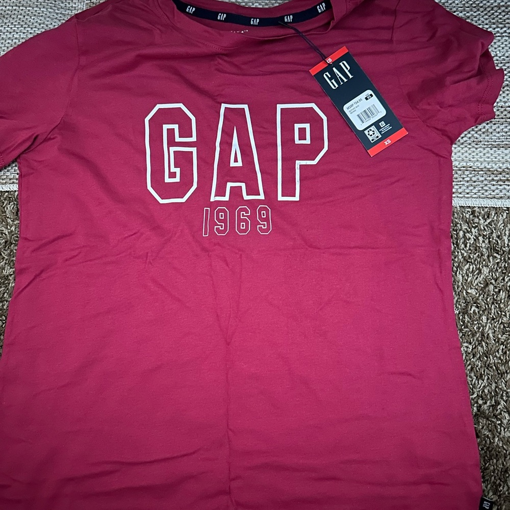 GAP Berry Logo Tee